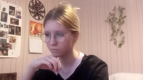 Sari  It is my first day  online show from February 21, 2026, 2:51 pm