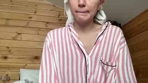 Ema online show from November 13, 2025, 5:17 am