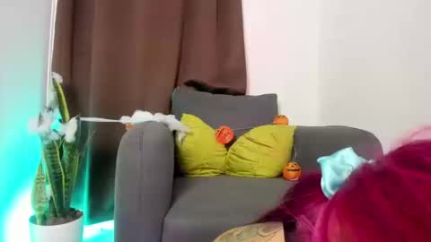 Nia online show from October 15, 2025, 12:11 am