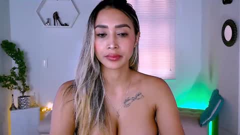 Nycole online show from January 13, 2025, 8:37 pm