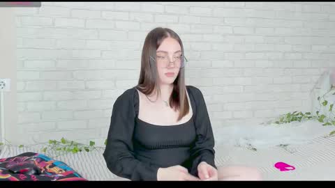 Kat online show from November 4, 2025, 7:02 pm