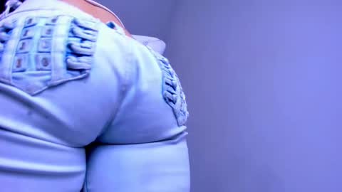 xionela gates online show from October 6, 2025, 7:33 pm