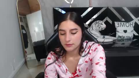 Nia  online show from July 10, 2026, 2:52 pm