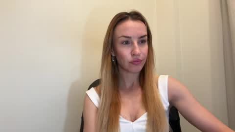 Snapshot of nyxelia_ chatting on May 6, 2026, 7:02 am Anastasia online show from May 6, 2026, 7:02 am