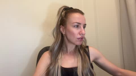 Snapshot of nyxelia_ chatting on May 12, 2026, 7:05 am Anastasia online show from May 12, 2026, 7:05 am