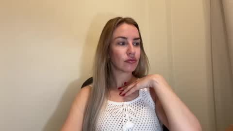 Snapshot of nyxelia_ chatting on May 19, 2026, 7:04 am Anastasia online show from May 19, 2026, 7:04 am