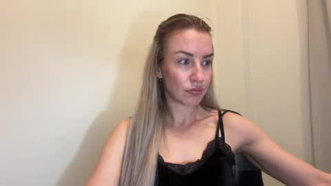 Snapshot of nyxelia_ chatting on May 20, 2026, 7:03 am Anastasia online show from May 20, 2026, 7:03 am