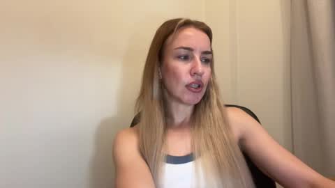 Snapshot of nyxelia_ chatting on May 29, 2026, 7:17 am Anastasia online show from May 29, 2026, 7:17 am