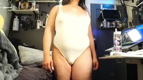 Snapshot of nyxraven chatting on December 9, 2024, 9:28 am NyxRaven online show from December 9, 2024, 9:28 am