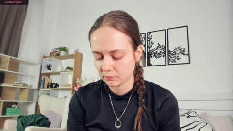 Snapshot of obsidiva chatting on April 15, 2026, 7:58 pm Elis online show from April 15, 2026, 7:58 pm