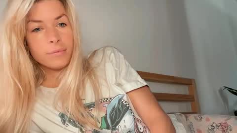 hi im Janasmall boobs big heart  warm pussy  online show from April 11, 2026, 9:46 am