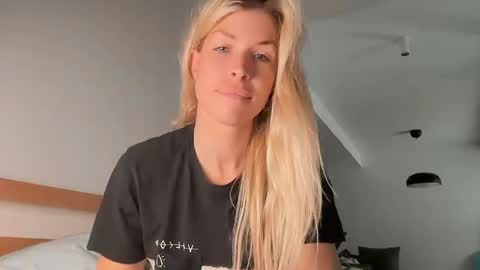 Snapshot of ocicatcat chatting on April 14, 2026, 10:10 am ocicatcat online show from April 14, 2026, 10:10 am