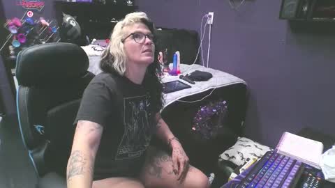 Snapshot of oddywithabody chatting on February 23, 2026, 1:47 am Oddy With A Body online show from February 23, 2026, 1:47 am