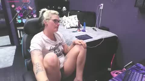 Snapshot of oddywithabody chatting on March 4, 2026, 6:30 am Oddy With A Body online show from March 4, 2026, 6:30 am