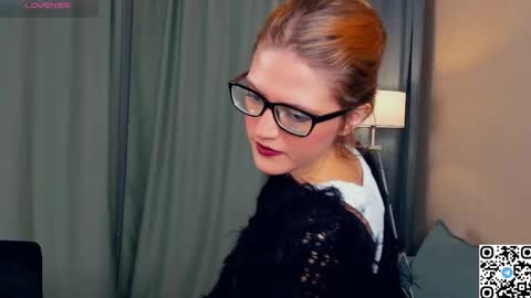 Snapshot of odettechurchwell chatting on November 18, 2025, 3:45 am Eli online show from November 18, 2025, 3:45 am