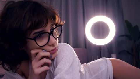 Thea online show from November 2, 2025, 6:21 pm