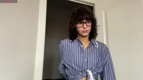 Snapshot of odettehatt chatting on May 29, 2026, 5:05 am Thea online show from May 29, 2026, 5:05 am