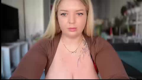 Snapshot of odriolsen chatting on March 11, 2026, 7:36 am Odri online show from March 11, 2026, 7:36 am