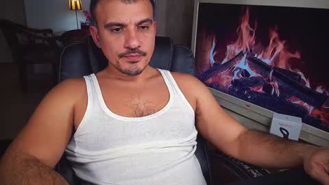 Snapshot of officeman7 chatting on December 11, 2024, 5:26 pm officeman7 online show from December 11, 2024, 5:26 pm