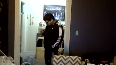 oscar flores online show from April 28, 2026, 7:35 am