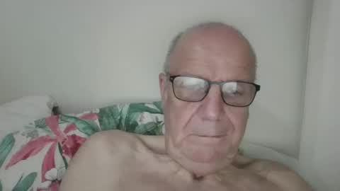 Snapshot of oggi95 chatting on September 12, 2025, 6:35 am oggi95 online show from September 12, 2025, 6:35 am