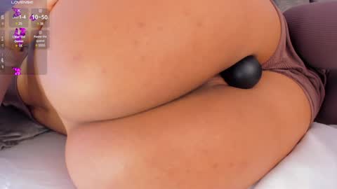 Snapshot of oh_hollyy chatting on February 4, 2025, 11:16 pm Holly online show from February 4, 2025, 11:16 pm