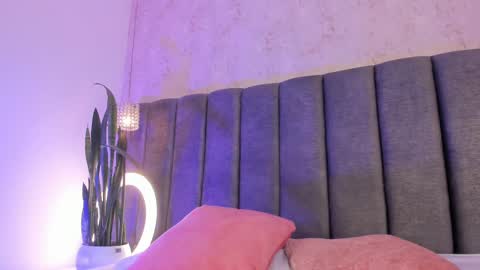 Snapshot of oh_hollyy chatting on February 17, 2025, 7:42 pm Holly online show from February 17, 2025, 7:42 pm