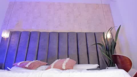 Snapshot of oh_hollyy chatting on February 28, 2025, 8:07 pm Holly online show from February 28, 2025, 8:07 pm