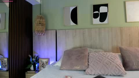 Snapshot of oh_hollyy chatting on April 15, 2026, 11:17 am Holly online show from April 15, 2026, 11:17 am