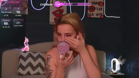 oh_my_julia online show from November 2, 2025, 3:25 pm