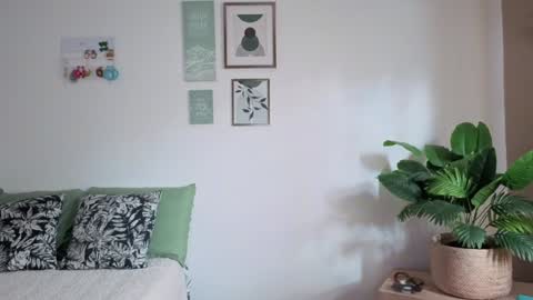 ohanna_ online show from October 2, 2025, 10:06 pm