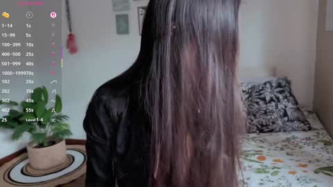 ohanna_ online show from October 14, 2025, 8:53 pm