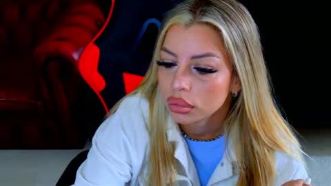 Snapshot of ohhh_nicole chatting on April 6, 2026, 12:39 pm ohhh_nicole online show from April 6, 2026, 12:39 pm