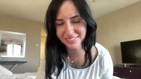 Snapshot of ohrileyxo chatting on October 8, 2025, 2:47 pm riley online show from October 8, 2025, 2:47 pm