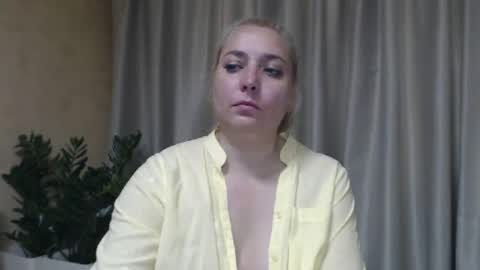 Snapshot of ohsweetiren chatting on June 26, 2026, 7:35 am Iren online show from June 26, 2026, 7:35 am