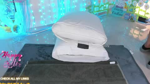 ohyesly_ online show from April 3, 2026, 10:13 am