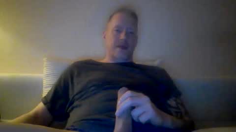 Snapshot of olavdelux chatting on April 9, 2026, 11:21 pm olavdelux online show from April 9, 2026, 11:21 pm