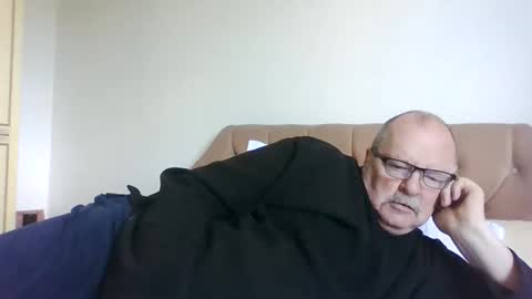 old_fkrr_ online show from May 10, 2026, 9:03 am