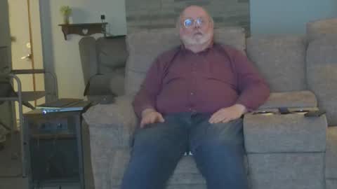 Snapshot of old_guy111 chatting on February 19, 2026, 2:18 am old_guy111 online show from February 19, 2026, 2:18 am