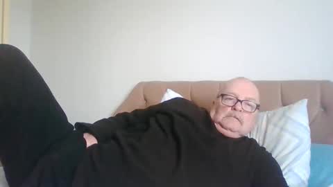 oldfkr69 online show from February 24, 2026, 11:08 am