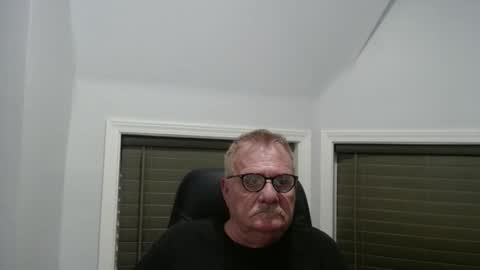 Snapshot of oldguybigd chatting on May 15, 2026, 5:03 am oldguybigd online show from May 15, 2026, 5:03 am