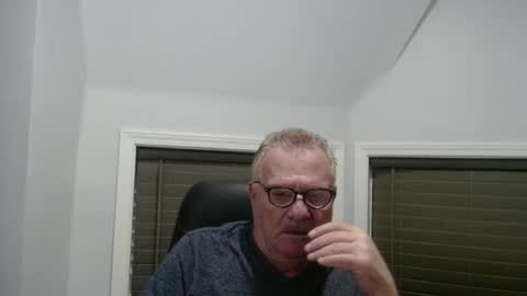 Snapshot of oldguybigd chatting on May 17, 2026, 5:05 am oldguybigd online show from May 17, 2026, 5:05 am