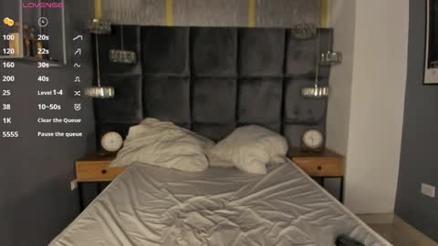 oliiverr22 online show from September 29, 2025, 3:33 am