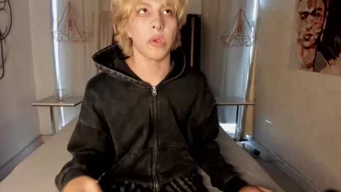 oliiverr22 online show from November 25, 2025, 8:20 pm