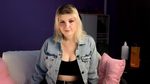 OliSunny Olivia online show from October 27, 2025, 7:29 pm