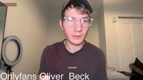 Snapshot of oliver_beck chatting on November 20, 2025, 8:19 pm Oliver Beck online show from November 20, 2025, 8:19 pm