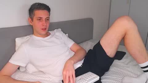 Oliver online show from November 4, 2025, 5:23 pm