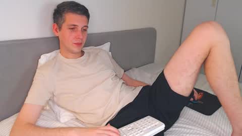 Oliver online show from November 9, 2025, 2:37 pm