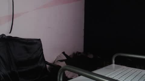 Snapshot of oliver_laid_2023 chatting on December 14, 2024, 3:18 am oliver_laid_2023 online show from December 14, 2024, 3:18 am