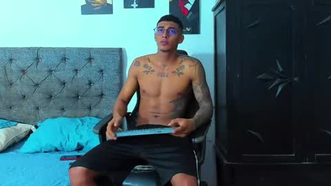 oliver_smith_2 online show from May 13, 2026, 4:48 pm